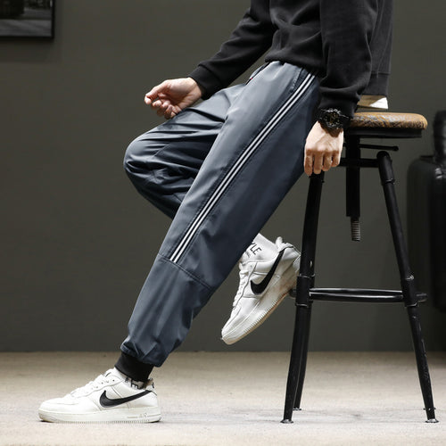Herren Sportive Jogginghose im Trackstyle mit seitlichen Kontraststreifen, Tunnelzug und elastischen Bündchen Nord Taschen