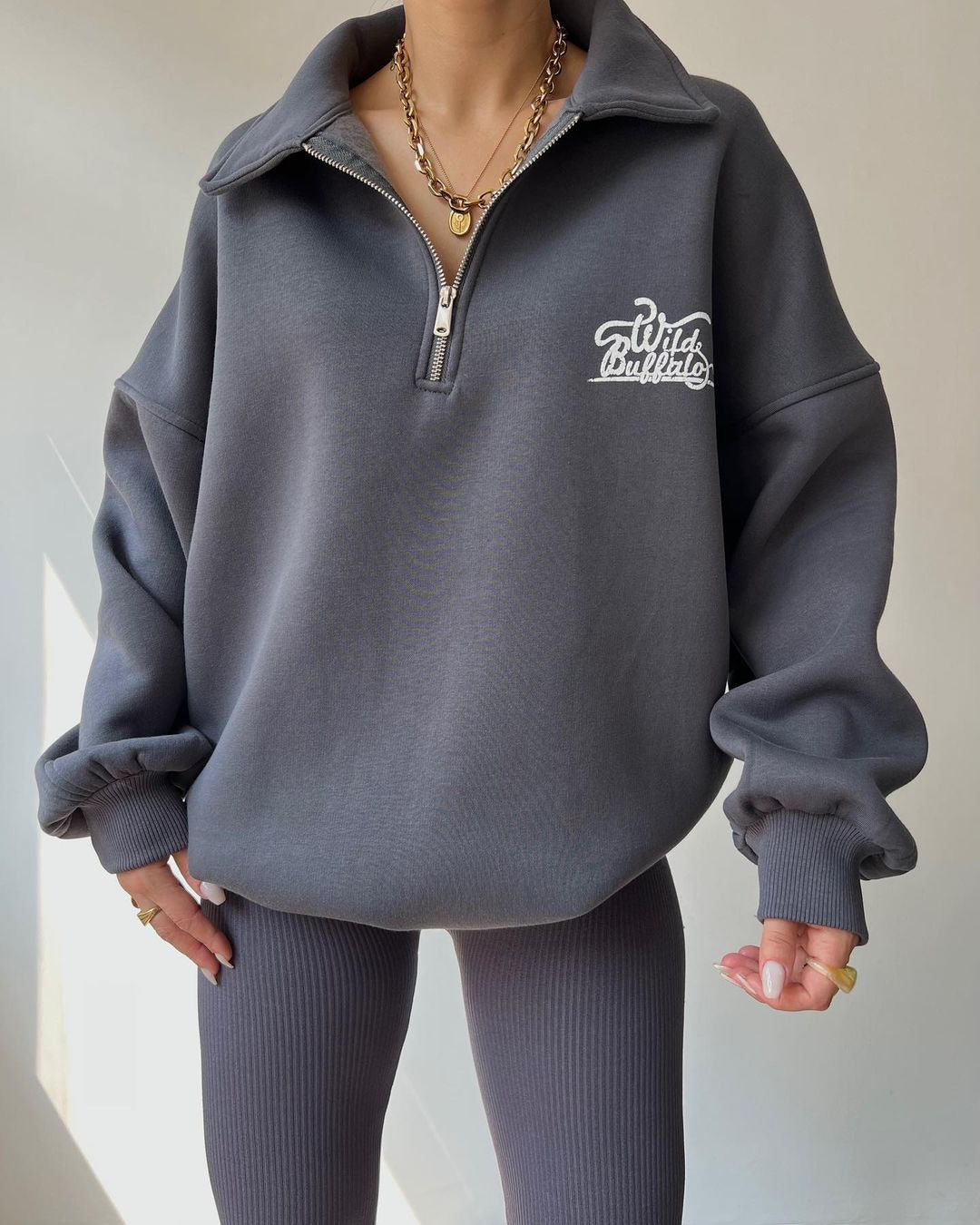 Damen Oversized Halbzip-Sweatshirt mit Stehkragen und gesticktem Logo Nord Taschen