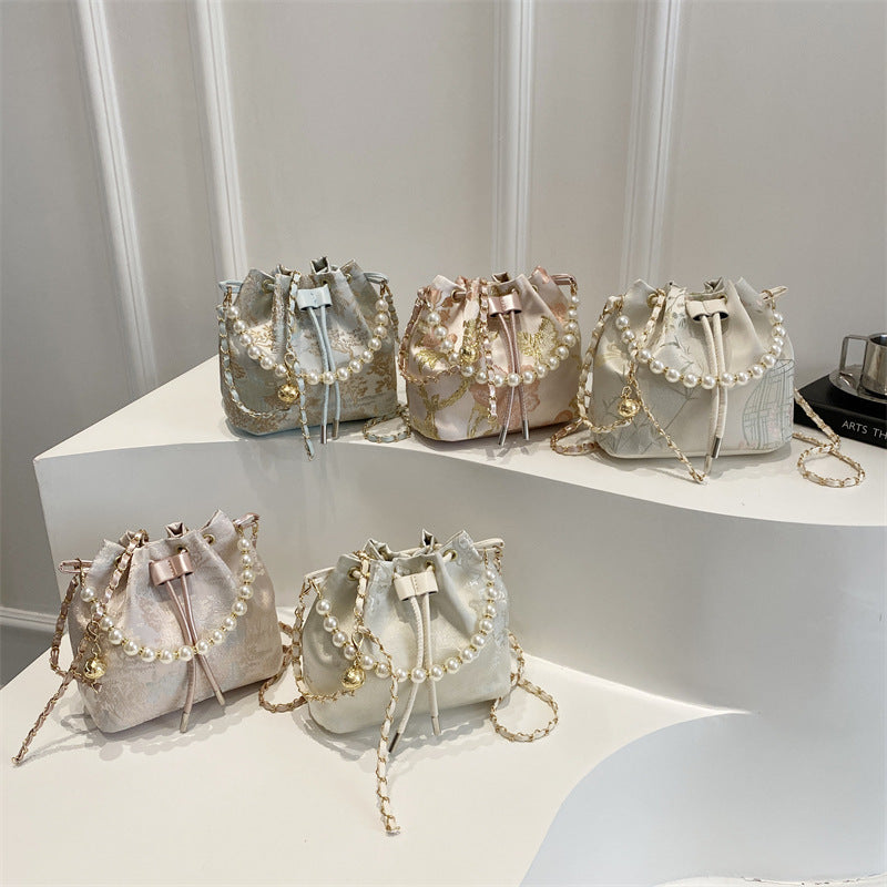 Damen modische Beuteltasche mit floralem Design und Perlenakzenten Nord Taschen