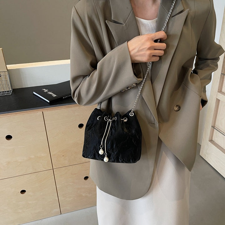 Damen Beuteltasche aus hochwertigen Materialien mit verspieltem Schmetterling Nord Taschen