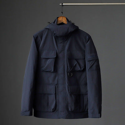 Herren urbane Feldjacke mit Mehrfach‑Taschen, windabweisender Oberfläche und verdeckter Kapuze Nord Taschen