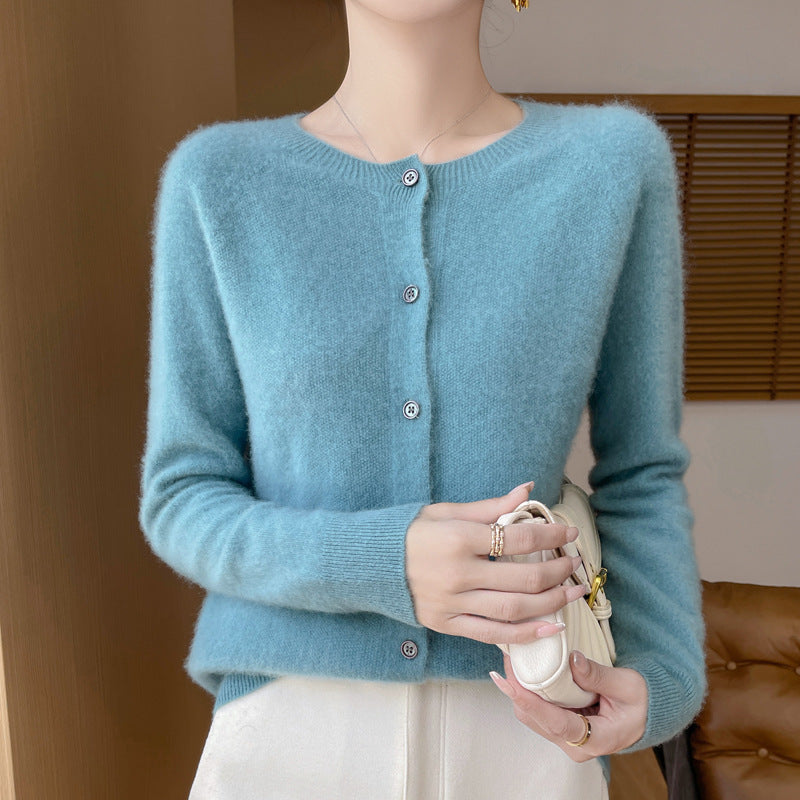 Damen Kurzgeschnittener Feinstrick-Cardigan mit Rundhalsausschnitt und schimmernder Knopfleiste Nord Taschen