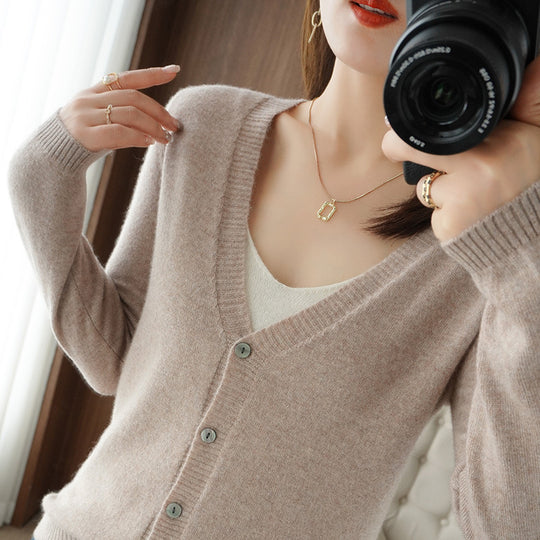 Damen Leichter V‑Ausschnitt-Cardigan aus Kaschmir‑Mix mit feiner Rippkante Nord Taschen