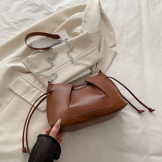 Damen modische Umhängetasche mit eleganten Kettenakzenten Nord Taschen