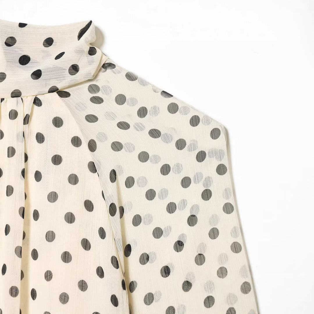 Damen Luftige Chiffon-Bluse mit Polka-Dots, Drapiertem Schlauchkragen und Ballonärmeln Nord Taschen