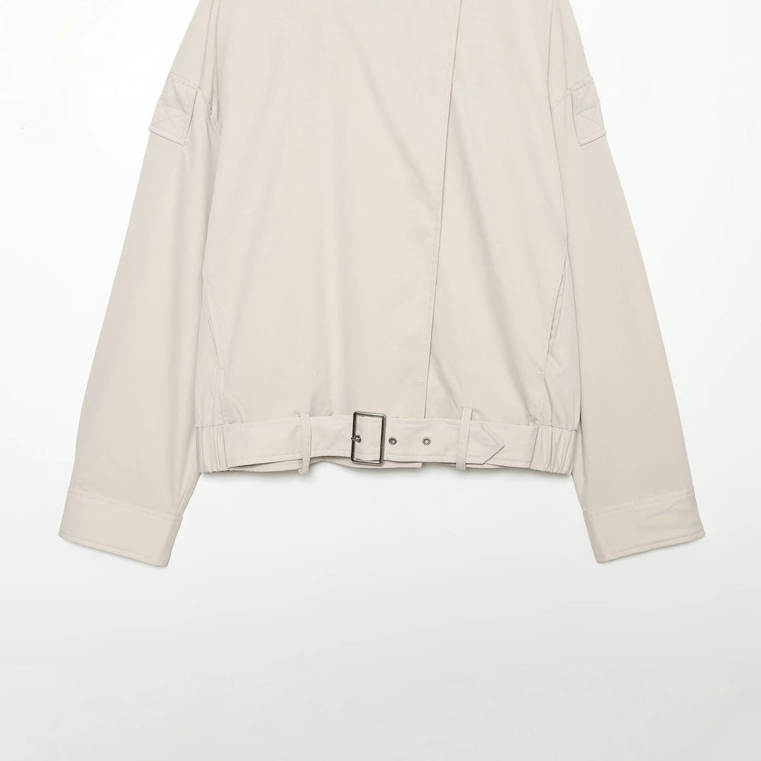 Damen Kurz geschnittene Trench-inspirierte Jacke mit hohem Stehkragen und Taillengürtel Nord Taschen