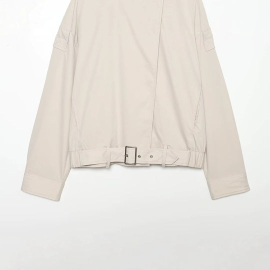 Damen Kurz geschnittene Trench-inspirierte Jacke mit hohem Stehkragen und Taillengürtel Nord Taschen