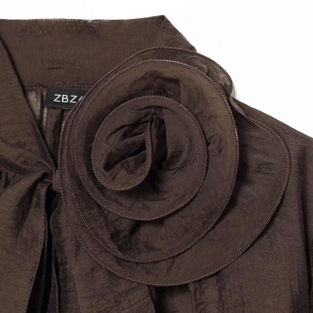 Damen Transparente Chiffonbluse mit Schleifenkragen, Volumenärmeln und Blumenbrosche Nord Taschen