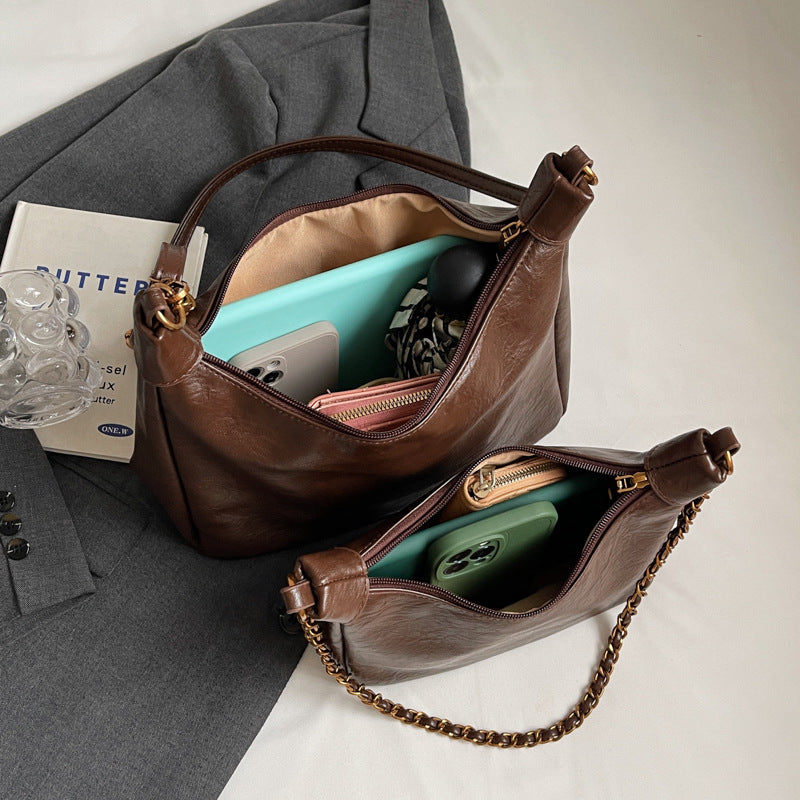 Damen stylische Umhängetasche mit goldenen Kettendetails Nord Taschen