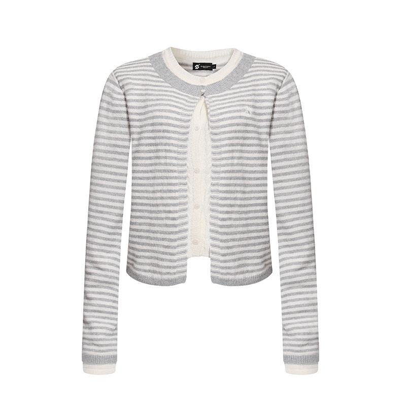 Damen Kurze Lagen-Strickjacke mit Rundhals und feinen Streifen Nord Taschen