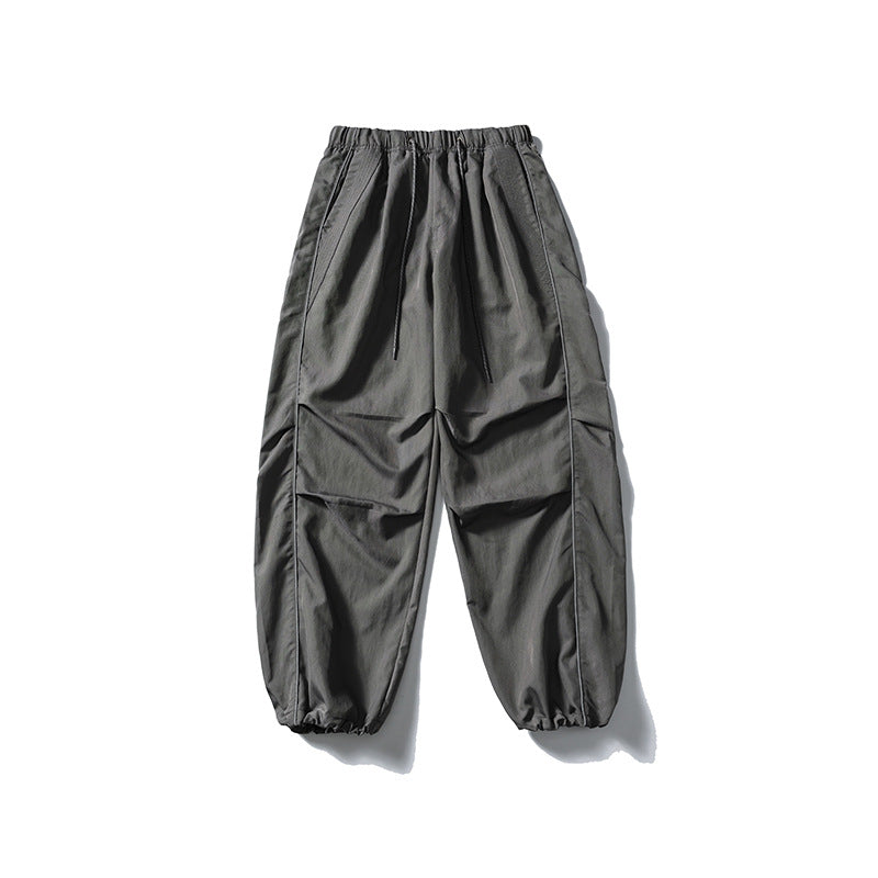 [Herren] weit geschnittene Nylon-Joggerhose im Utility-Stil mit Tunnelzugbund, Kontrastpaspel und elastischen Knöchelabschlüssen Nord Taschen