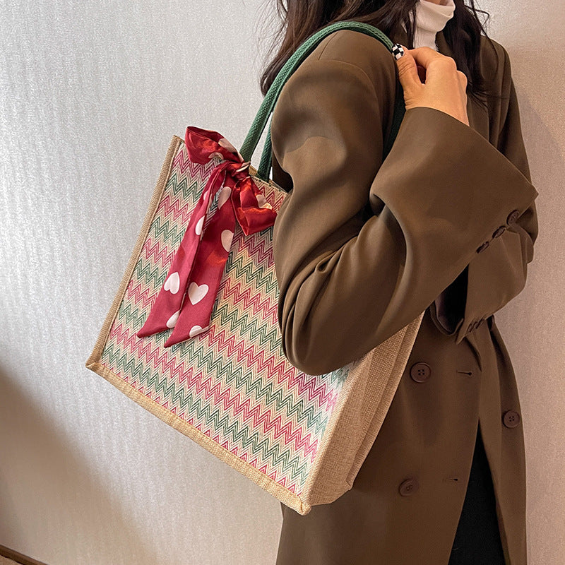 Damen Jute-Shopper mit modernem Wellenmuster und dekorativem Schleifenakzent Nord Taschen