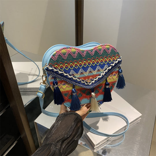 Damen Herzförmige Umhängetasche mit aufwendiger Stickerei und Quastendetails Nord Taschen