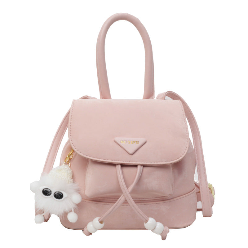 Damen Mini-Rucksack mit verspieltem Design und Plüschanhänger Nord Taschen