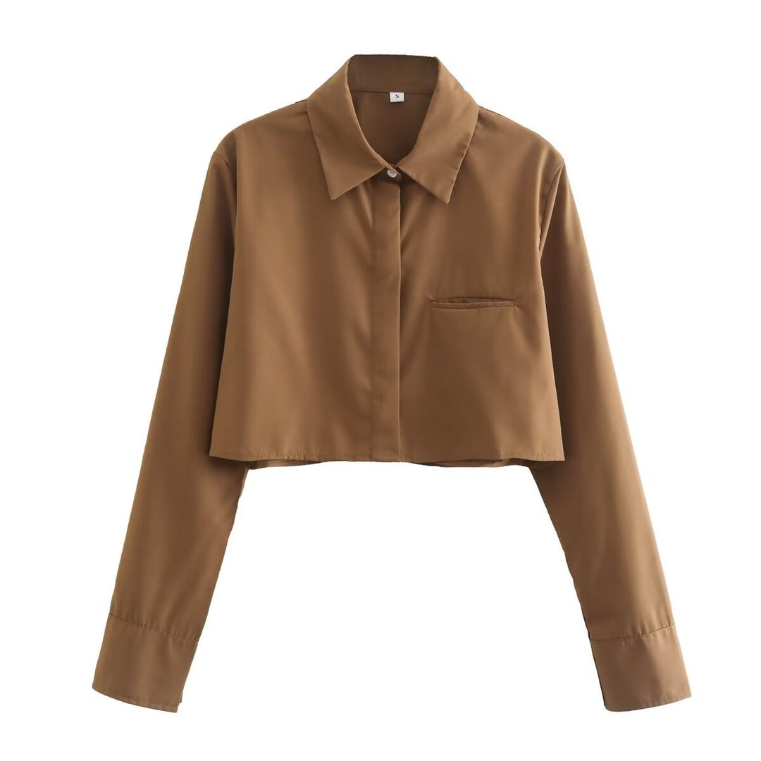 Damen cropped Bluse mit klassischem Kragen und praktischen Brusttaschen Nord Taschen