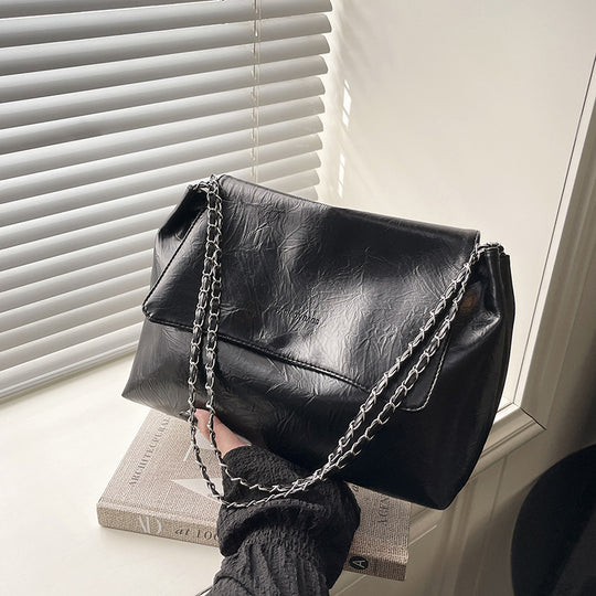 Damen modische Umhängetasche mit eleganter Kettenverzierung Nord Taschen