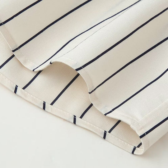 Damen Gestreifte Standkragen‑Bluse mit verdeckter Knopfleiste und Ballonärmeln Nord Taschen