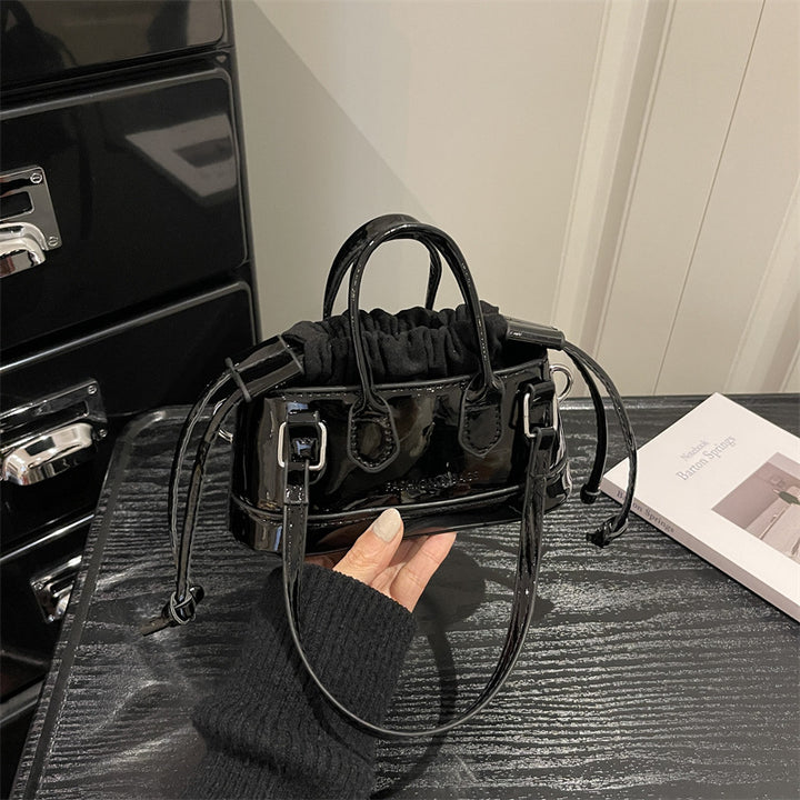 Damen Mini-Tasche mit verspieltem Kordelzug und glänzendem Finish Nord Taschen
