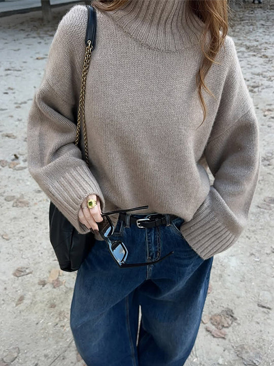 Damen Oversize Rollkragenpullover aus Feinstrick mit überschnittenen Schultern und gerippten Bündchen Nord Taschen