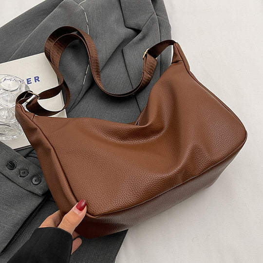 Damen Hobo-Handtasche mit robustem Material und verspieltem Anhänger Nord Taschen