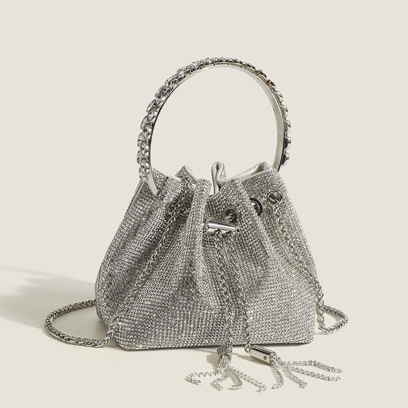 Damen Beuteltasche mit funkelndem Design und hochwertigem Kettenhenkel Nord Taschen