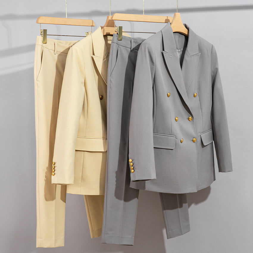 Damen Doppelreihiger Tailoring-Blazer mit Goldknöpfen und figurformenden Abnähern Nord Taschen