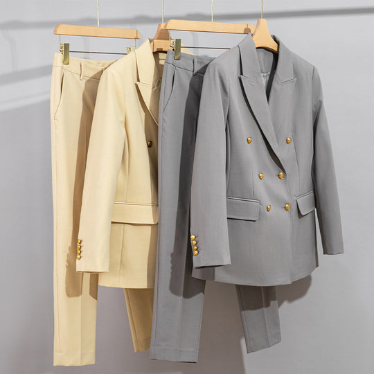 Damen Doppelreihiger Tailoring-Blazer mit Goldknöpfen und figurformenden Abnähern Nord Taschen