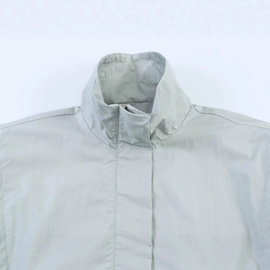 Damen Kurze Windjacke mit Stehkragen, oversized Ärmeln und verdeckter Front Nord Taschen