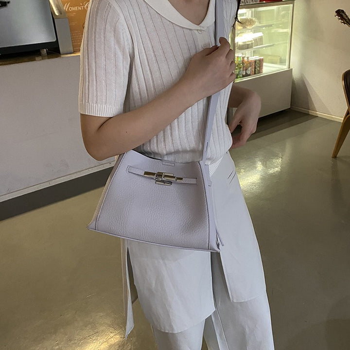Damen Umhängetasche aus strukturiertem Leder mit modernem Design Nord Taschen