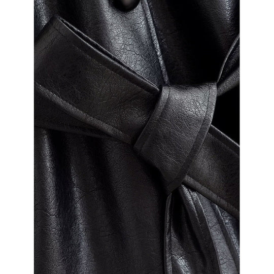 Damen Taillierte Utility‑Jacke aus Kunstleder mit Stehkragen, aufgesetzten Brusttaschen und Bindegürtel Nord Taschen