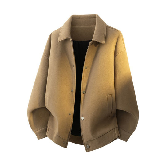 Herren Boxy Kurzjacke im College‑Stil mit Druckknopfleiste und geripptem Saum Nord Taschen