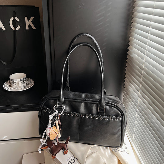 Damen stilvolle Premium Handtasche mit verspieltem Anhänger Nord Taschen