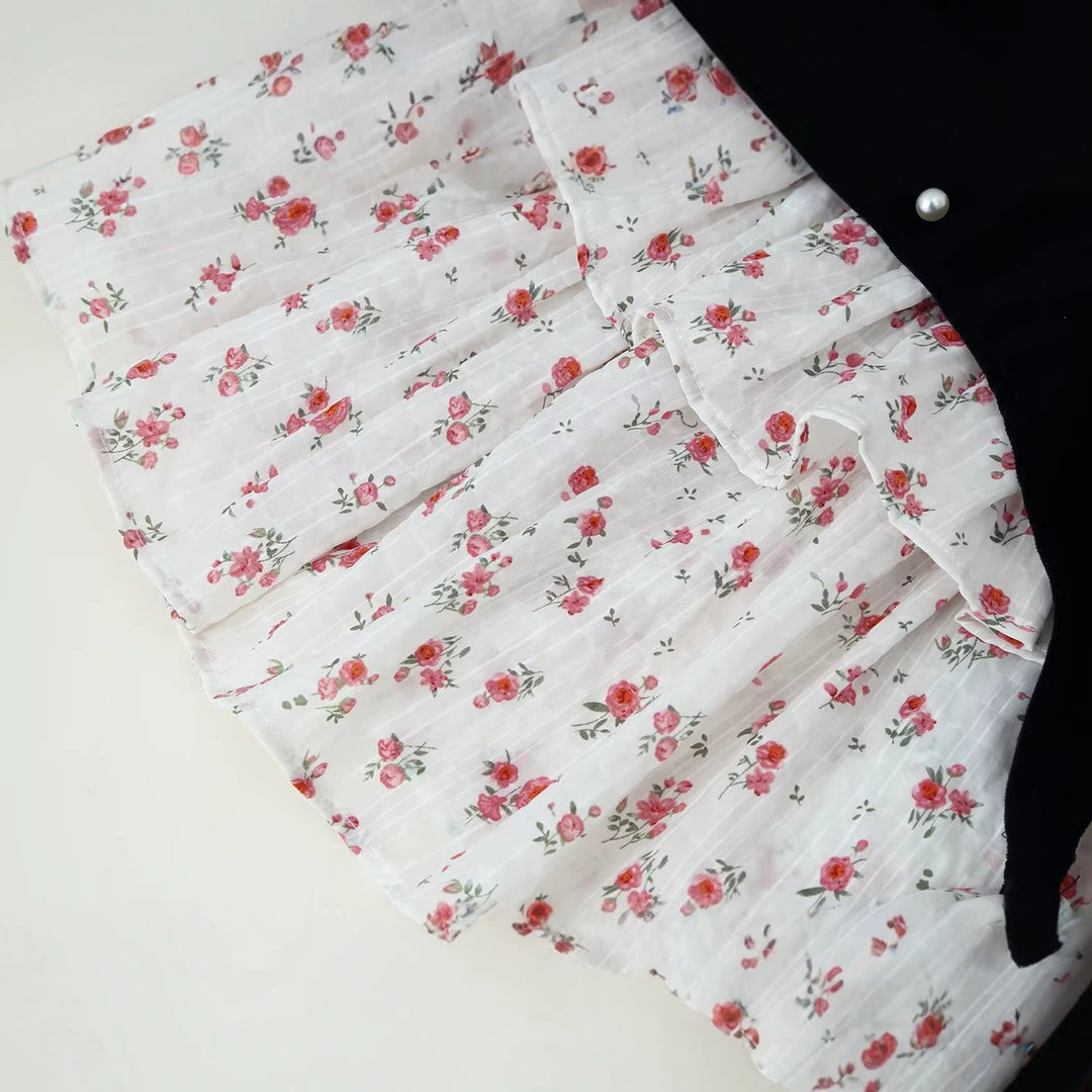 Damen Samt-Cropped-Jacke mit spitzem Schößchen, Perlenknopfleiste und Rüschenärmeln Nord Taschen