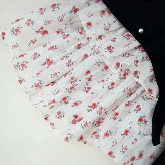 Damen Samt-Cropped-Jacke mit spitzem Schößchen, Perlenknopfleiste und Rüschenärmeln Nord Taschen