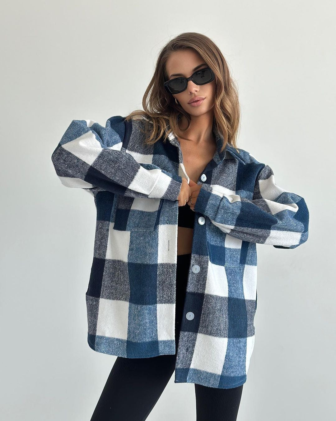 Damen Karierter Overshirt im Shacket-Stil mit Saumtaschen und Knopfverschluss Nord Taschen