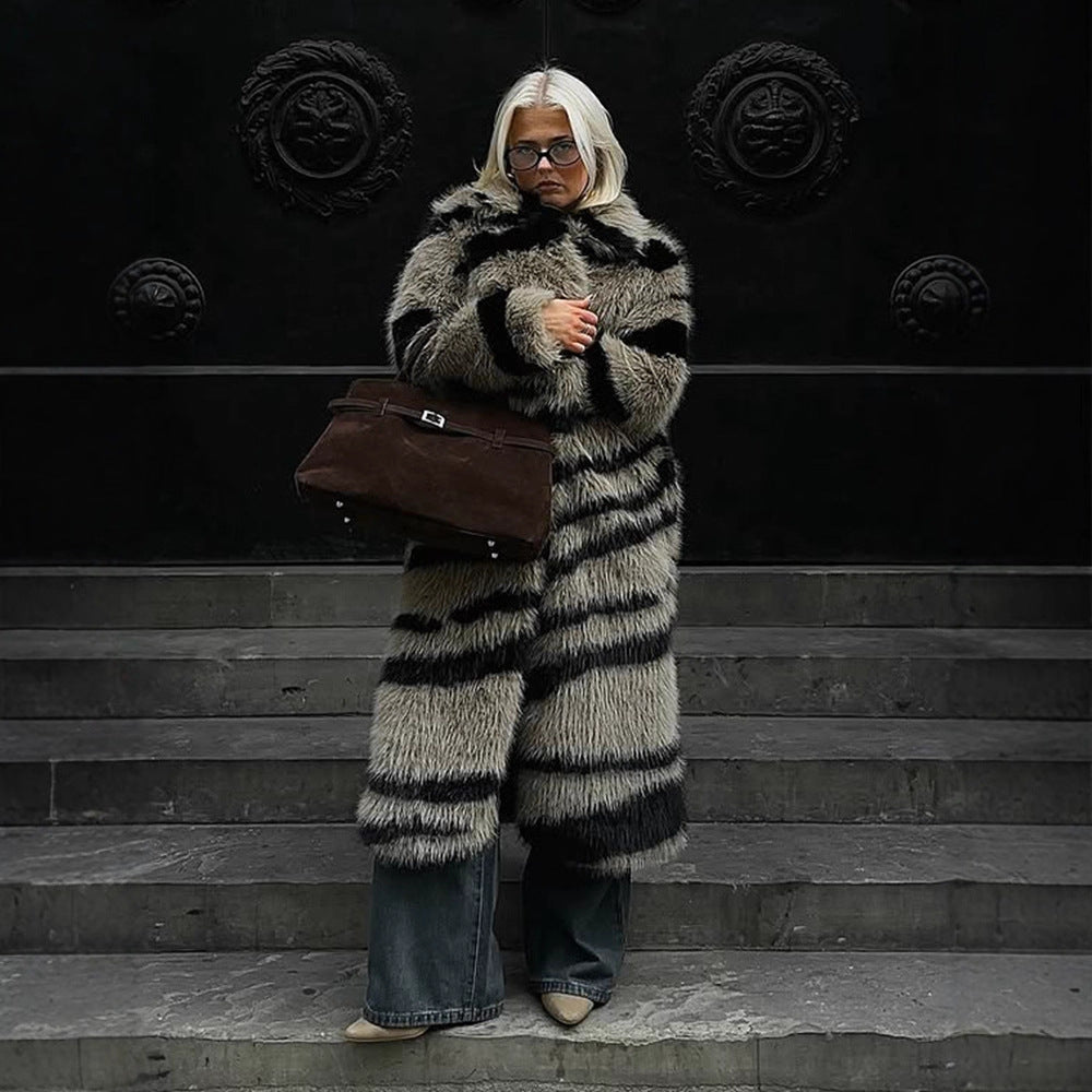 Damen Oversize Kunstpelz-Mantel mit gestreiftem Maxi-Schnitt Nord Taschen