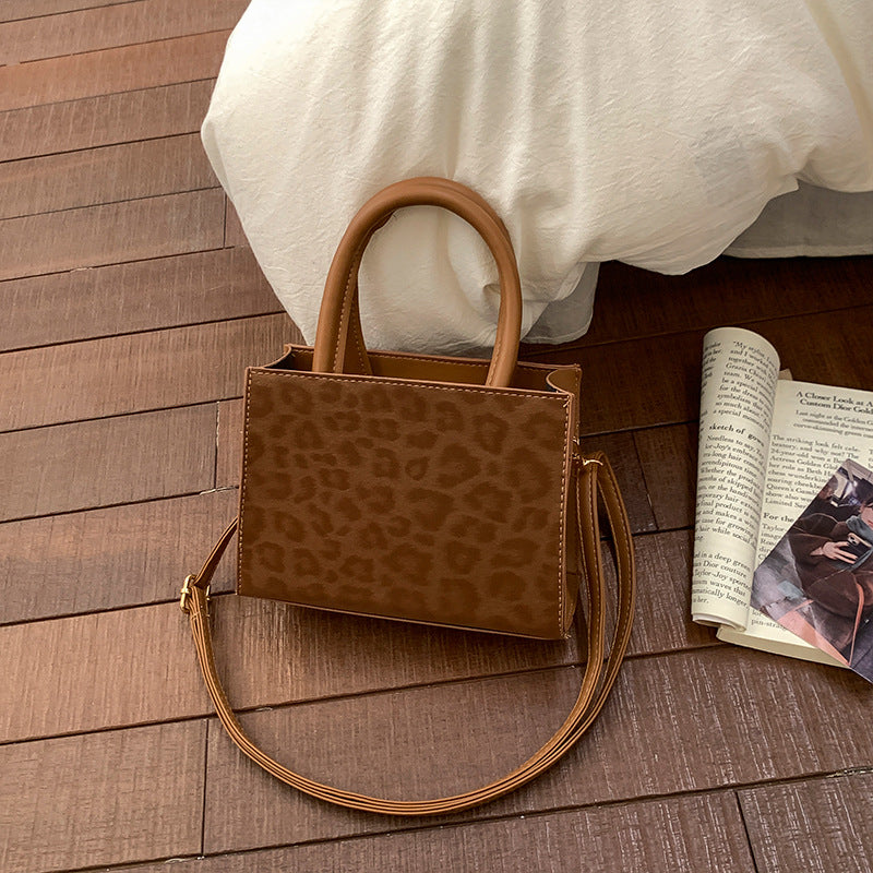 Damen Handtasche mit elegantem Leo-Muster Nord Taschen