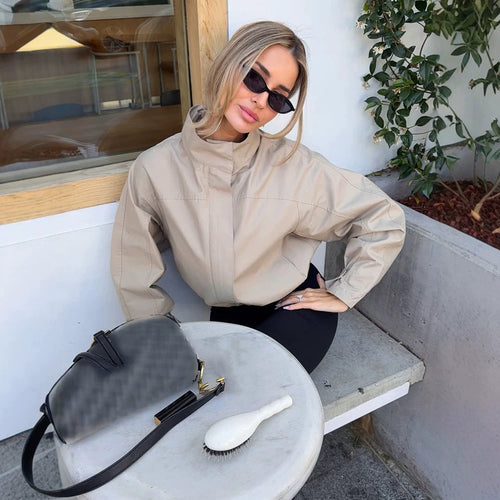 Damen Leichte Cropped-Utility-Jacke mit Stehkragen, verdeckter Knopfleiste und elastischem Saum Nord Taschen