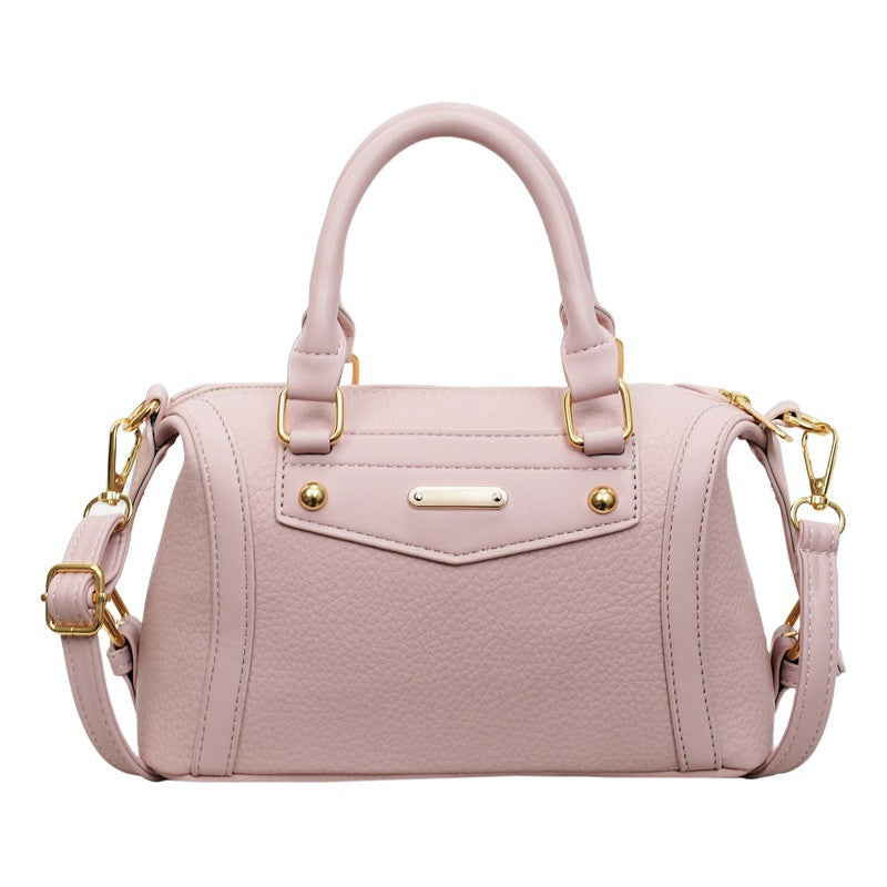 Damen Handtasche aus hochwertigem Kunstleder mit elegantem Kettenakzent Nord Taschen