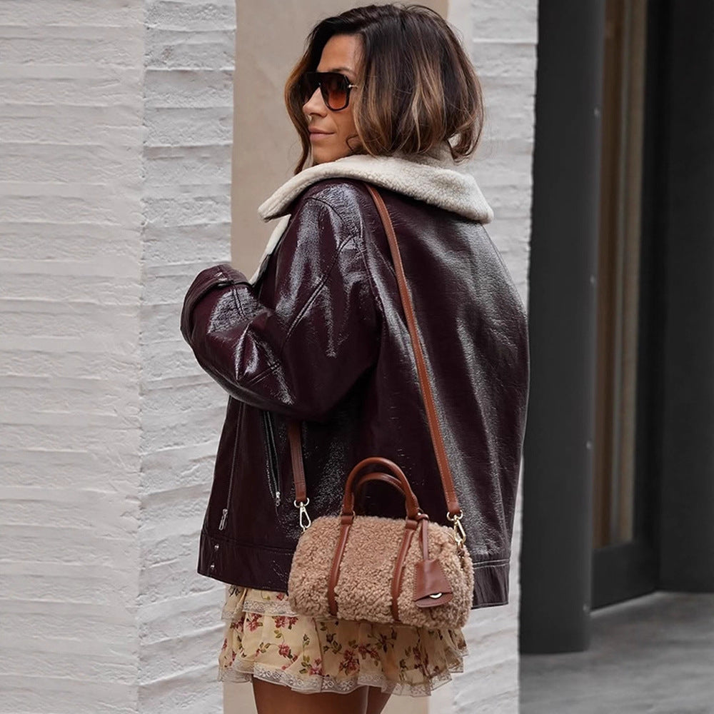 Damen Lackleder-Bikerjacke mit Sherpa-Futter und Oversize-Schnitt Nord Taschen