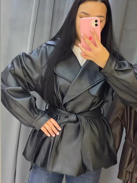 Damen Kurze Kunstleder-Wickeljacke mit Taillengürtel und übergroßem Revers Nord Taschen