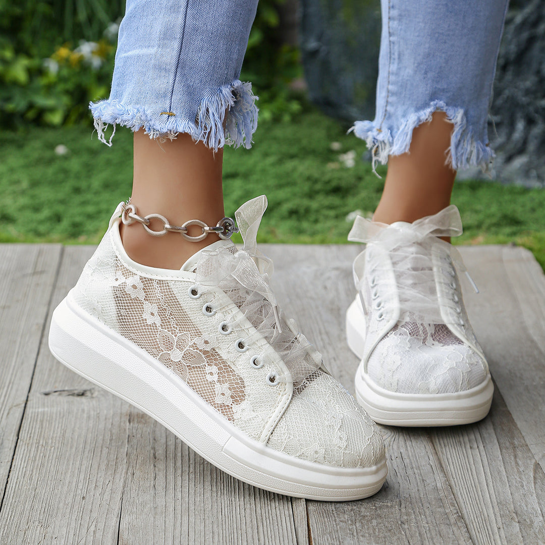 Damen Plateau-Sneaker mit Spitzen-Overlay und transparenten Organzabändern Nord Taschen