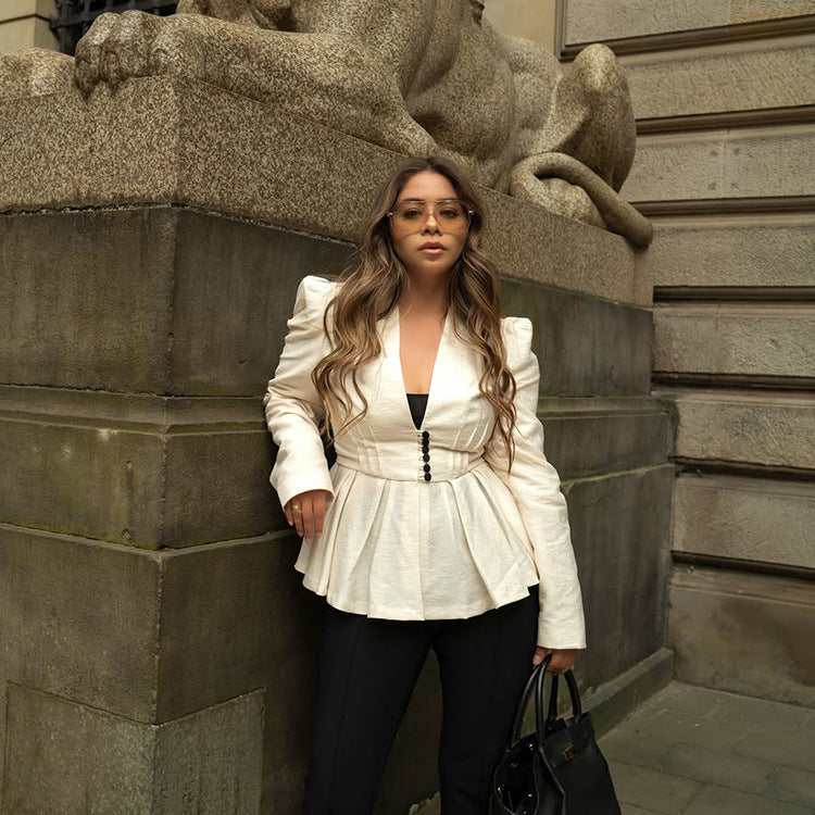 Damen Taillierter Peplum‑Blazer mit skulpturierter Schulter und dekorativer Knopfleiste Nord Taschen