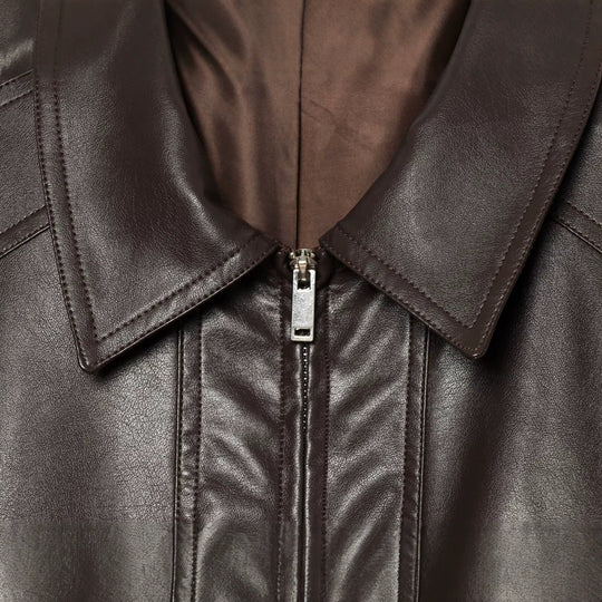 Damen Kurzblouson aus Lederoptik mit übergroßem Hemdkragen, Pattentaschen und gerafftem Saum Nord Taschen