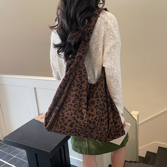 Damen trendige Hobo-Tasche aus strukturiertem Material mit Leopardenmuster Nord Taschen