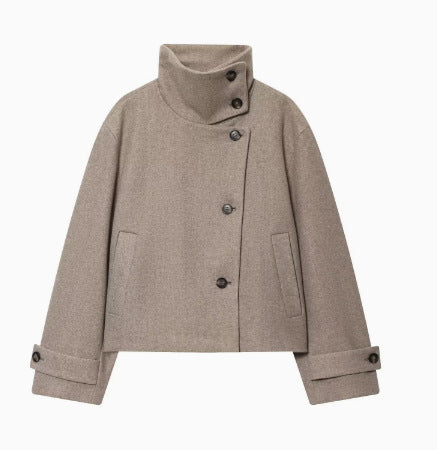 Damen 9800+ kurze boxy‑Wollmix‑Jacke mit hohem Funnelkragen, asymmetrischer Knopfleiste und verstellbaren Manschetten Nord Taschen