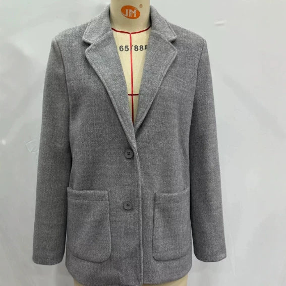 Damen Taillierte Blazerjacke mit asymmetrischer Knopfleiste und Rundhalsausschnitt Nord Taschen
