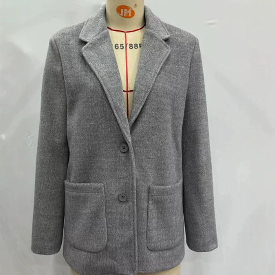 Damen Taillierte Blazerjacke mit asymmetrischer Knopfleiste und Rundhalsausschnitt Nord Taschen