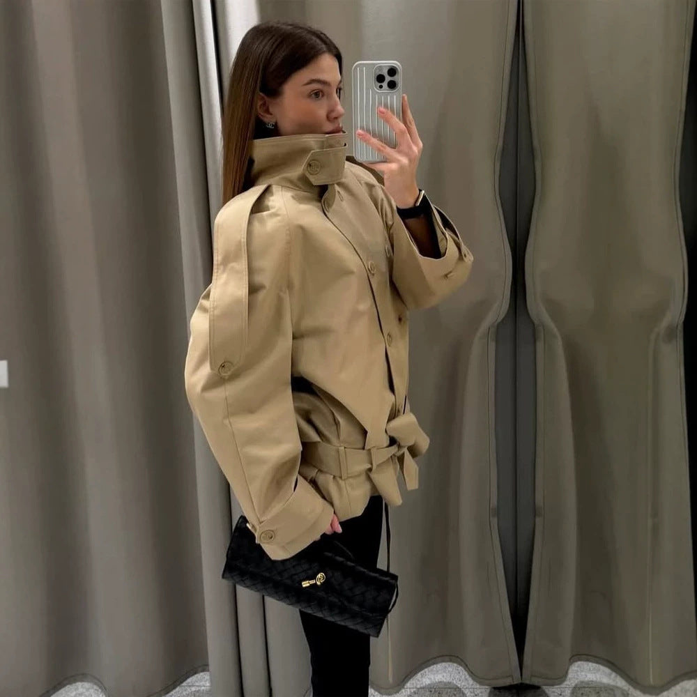 Damen Kurz-Trench mit hohem Stehkragen, doppelreihiger Knopfleiste & Taillengürtel Nord Taschen