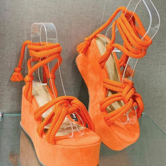 Damen Wedge-Sandalen mit geflochtenem Riemendesign und komfortabler Plateau-Sohle Nord Taschen